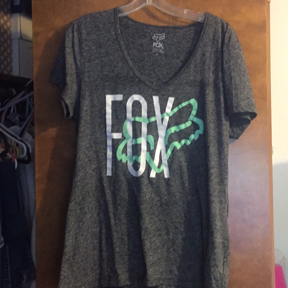 Fox v-neck tee
